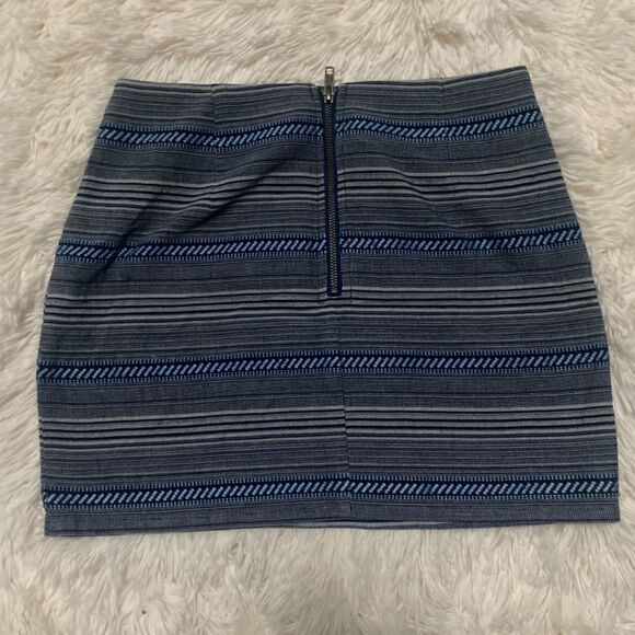 Ladakh  mini skirt with back zipper - Picture 2 of 3